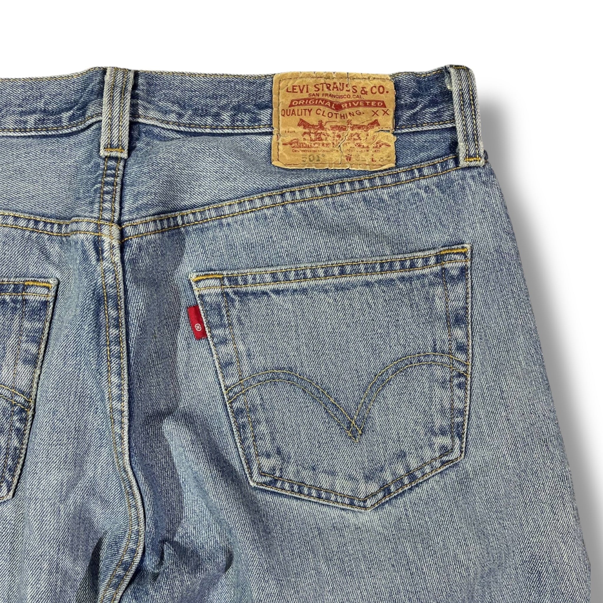 Levi’s Jeans (M-L)